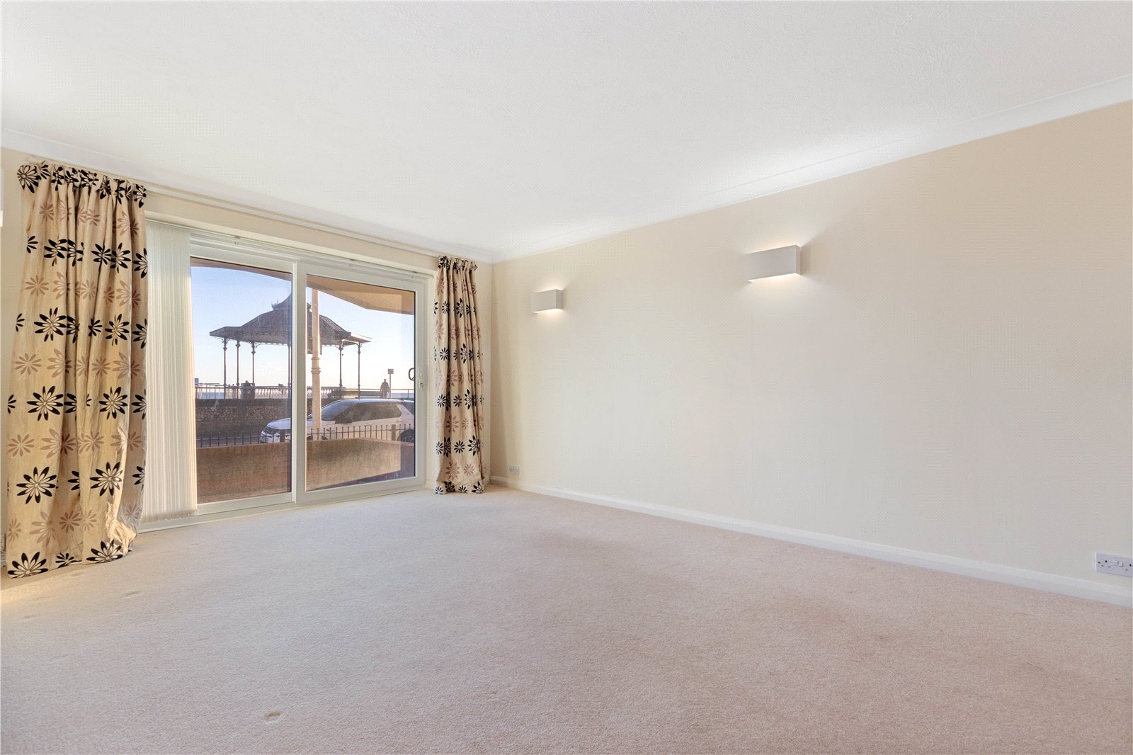 2 bed apartment for sale in The Esplanade, Bognor Regis  - Property Image 9