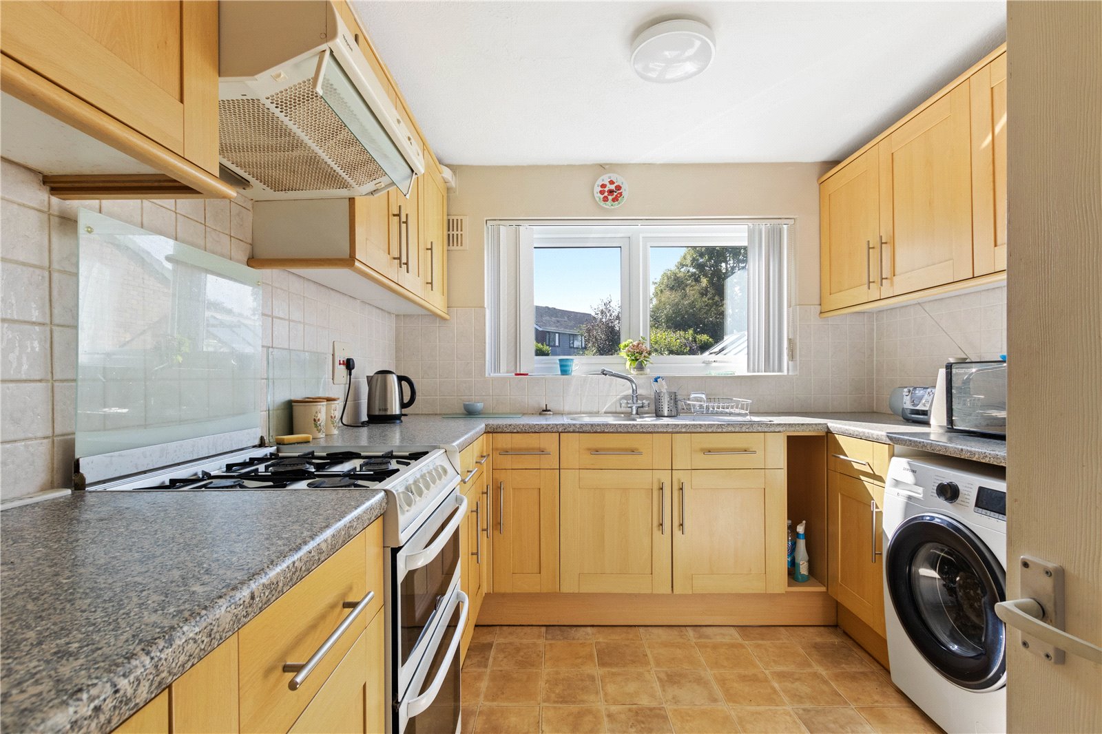 2 bed bungalow for sale in Conway Drive, Bognor Regis  - Property Image 3