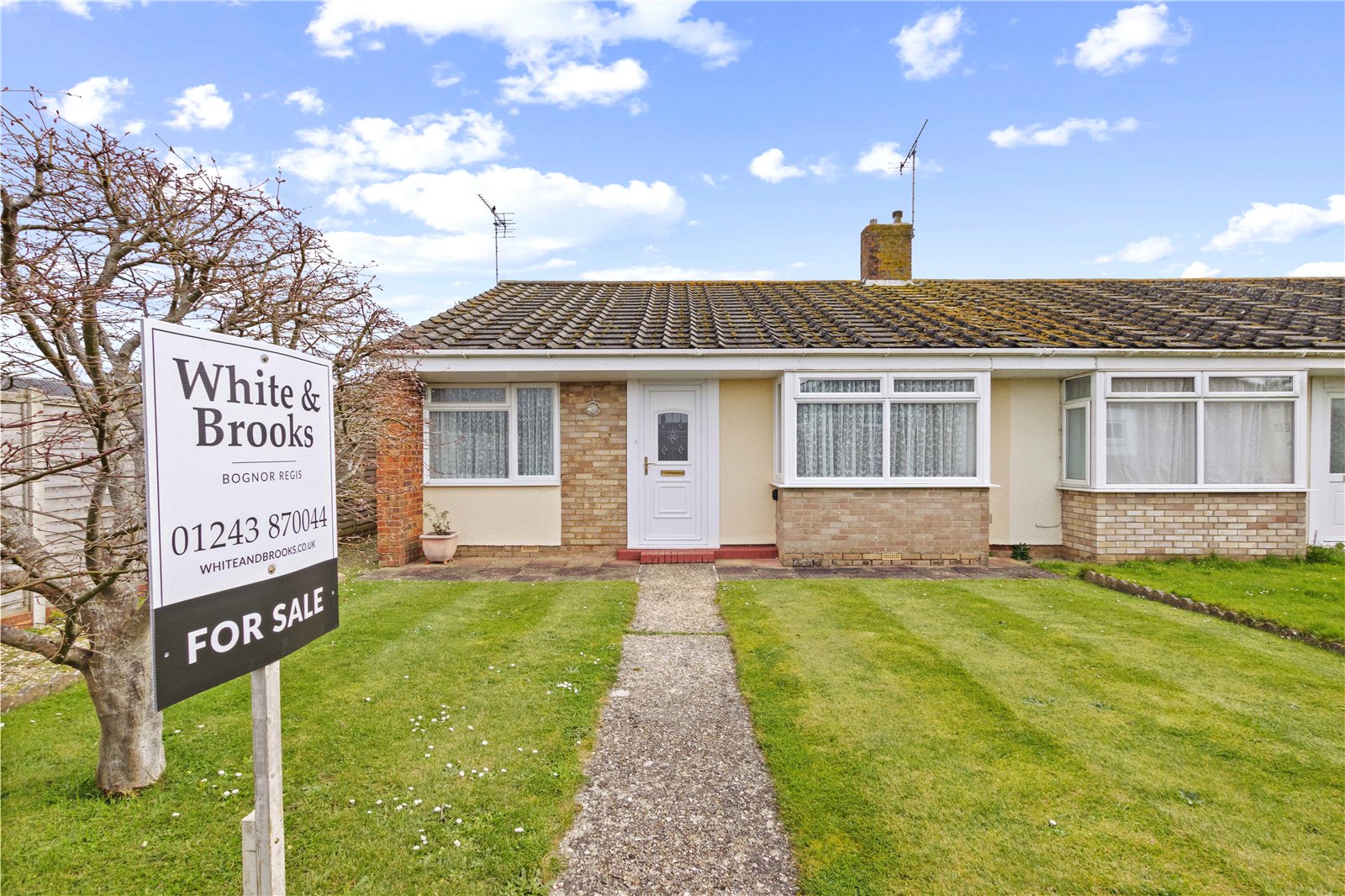 2 bed bungalow for sale in The Causeway, Bognor Regis - Property Image 1
