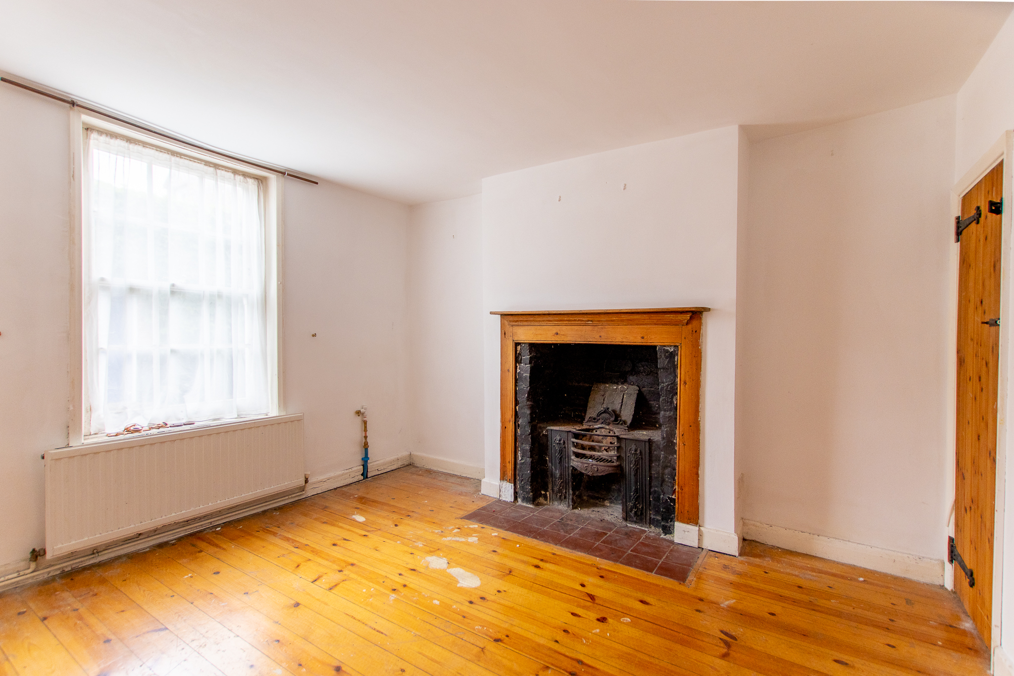 2 bed house for sale in Parchment Street, Chichester  - Property Image 3