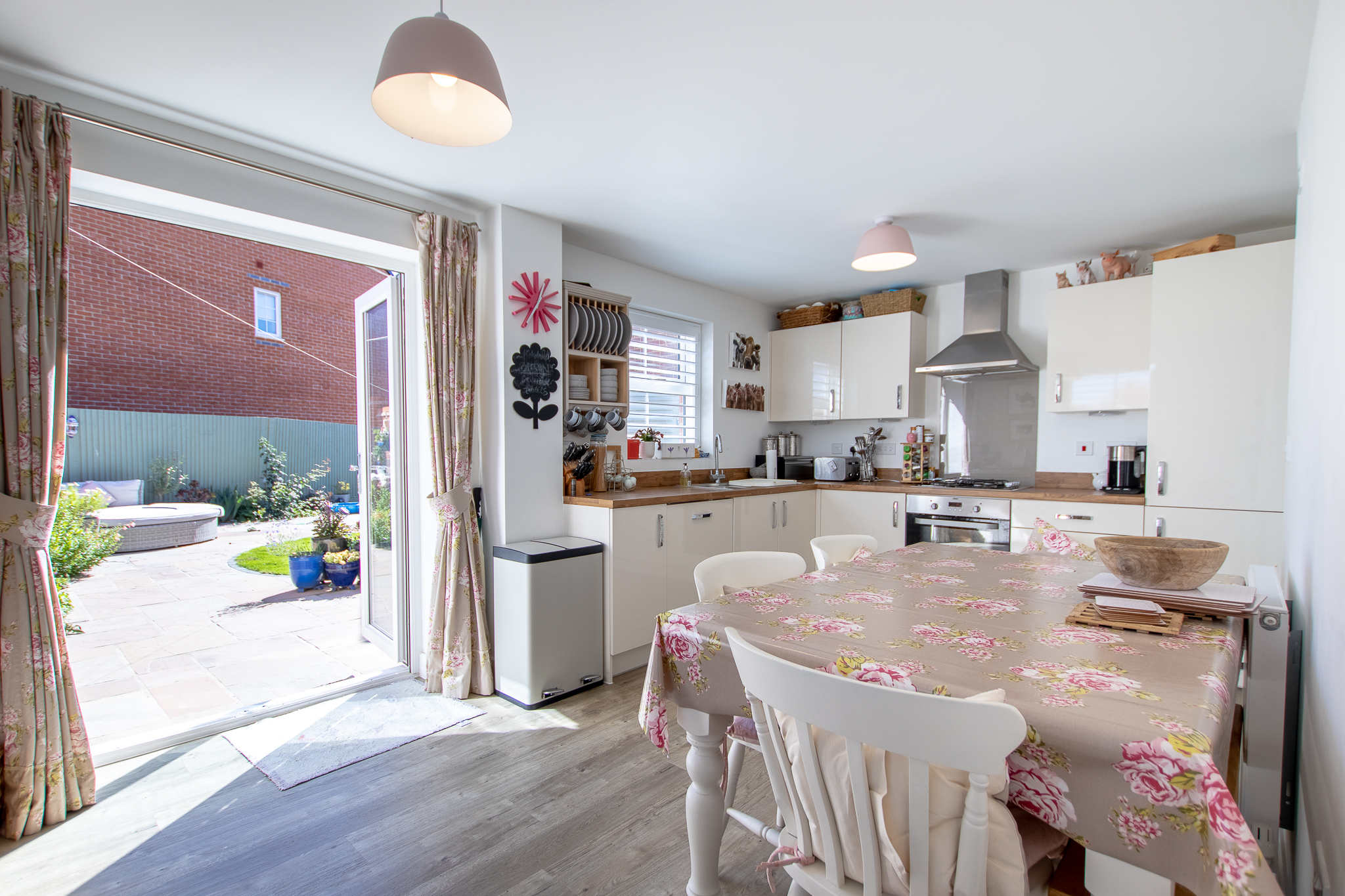 3 bed house for sale in Collins Crescent, Chichester  - Property Image 2