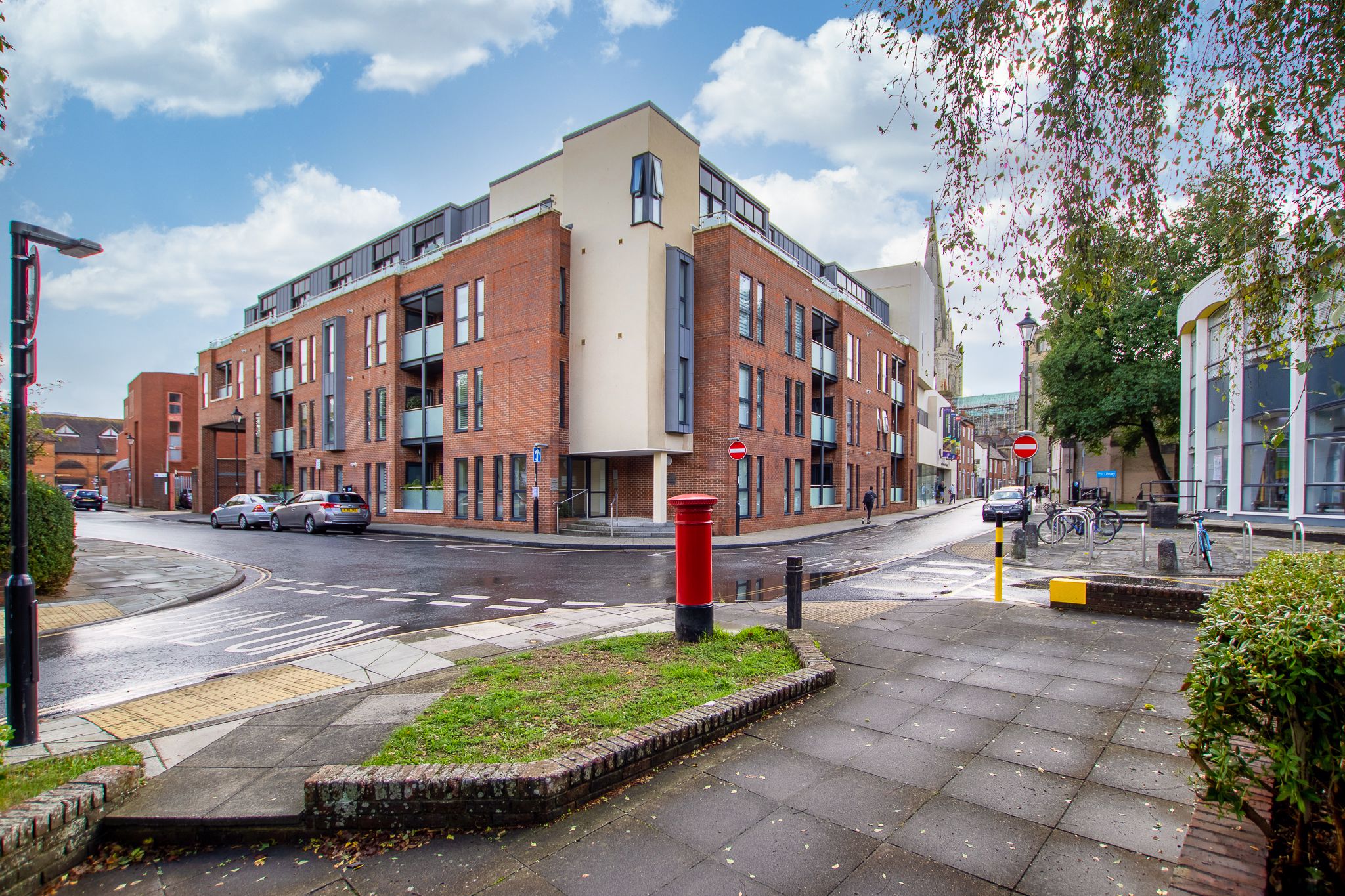 2 bed apartment for sale in The Woolstaplers, Chichester - Property Image 1