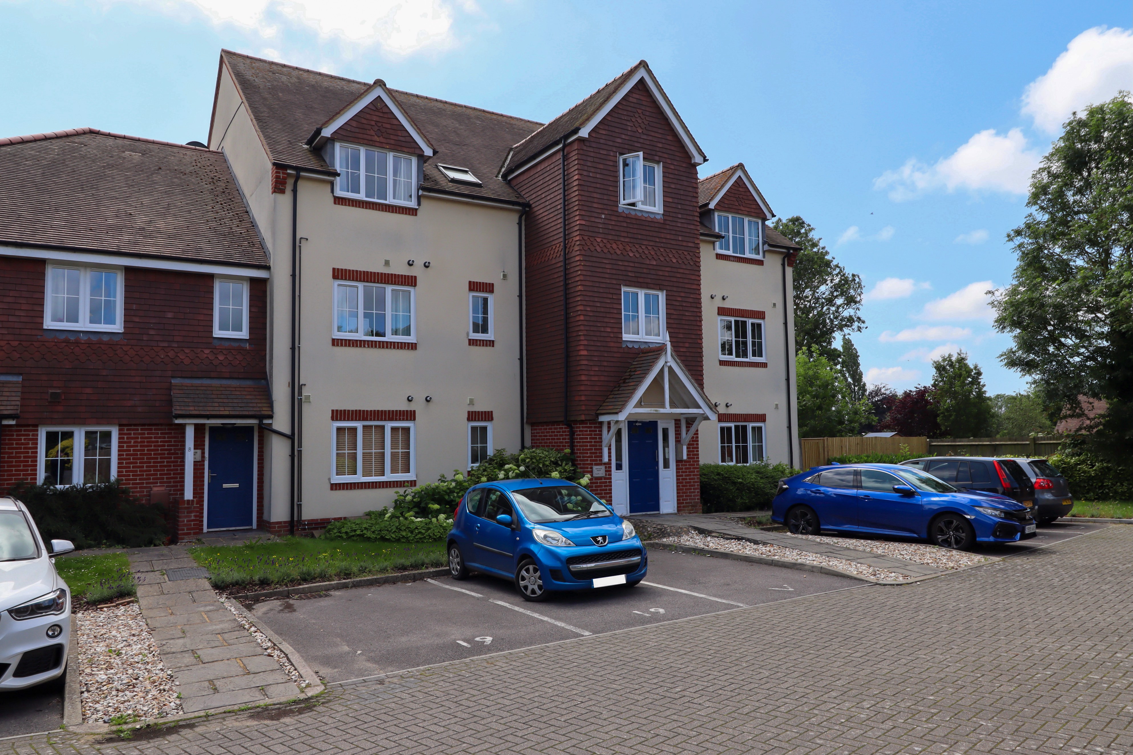 2 bed apartment for sale in Tilemakers Close, Westhampnett  - Property Image 1