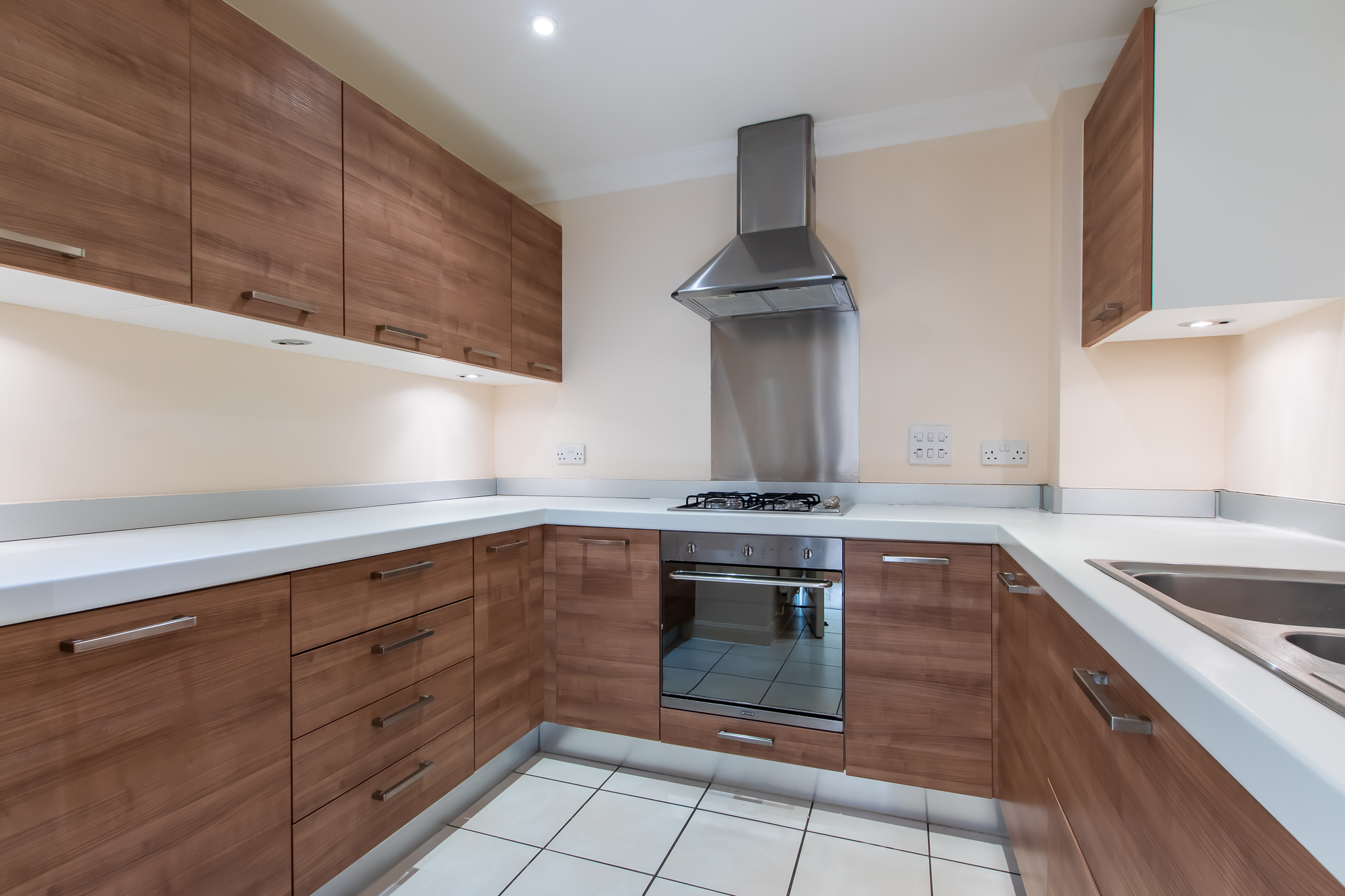 2 bed apartment for sale in Tilemakers Close, Westhampnett  - Property Image 8