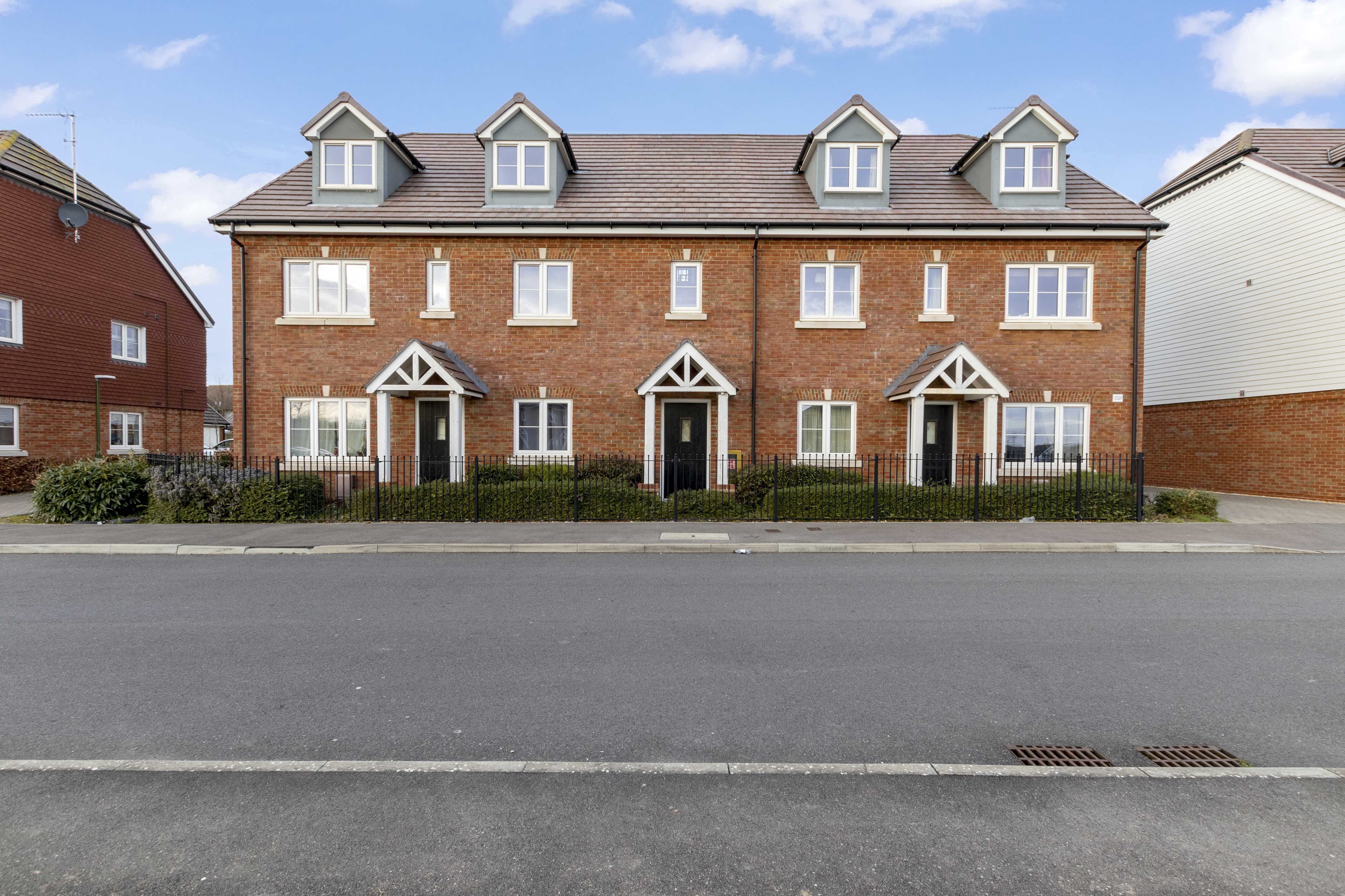 1 bed apartment for sale in Hangar Drive, Tangmere  - Property Image 1