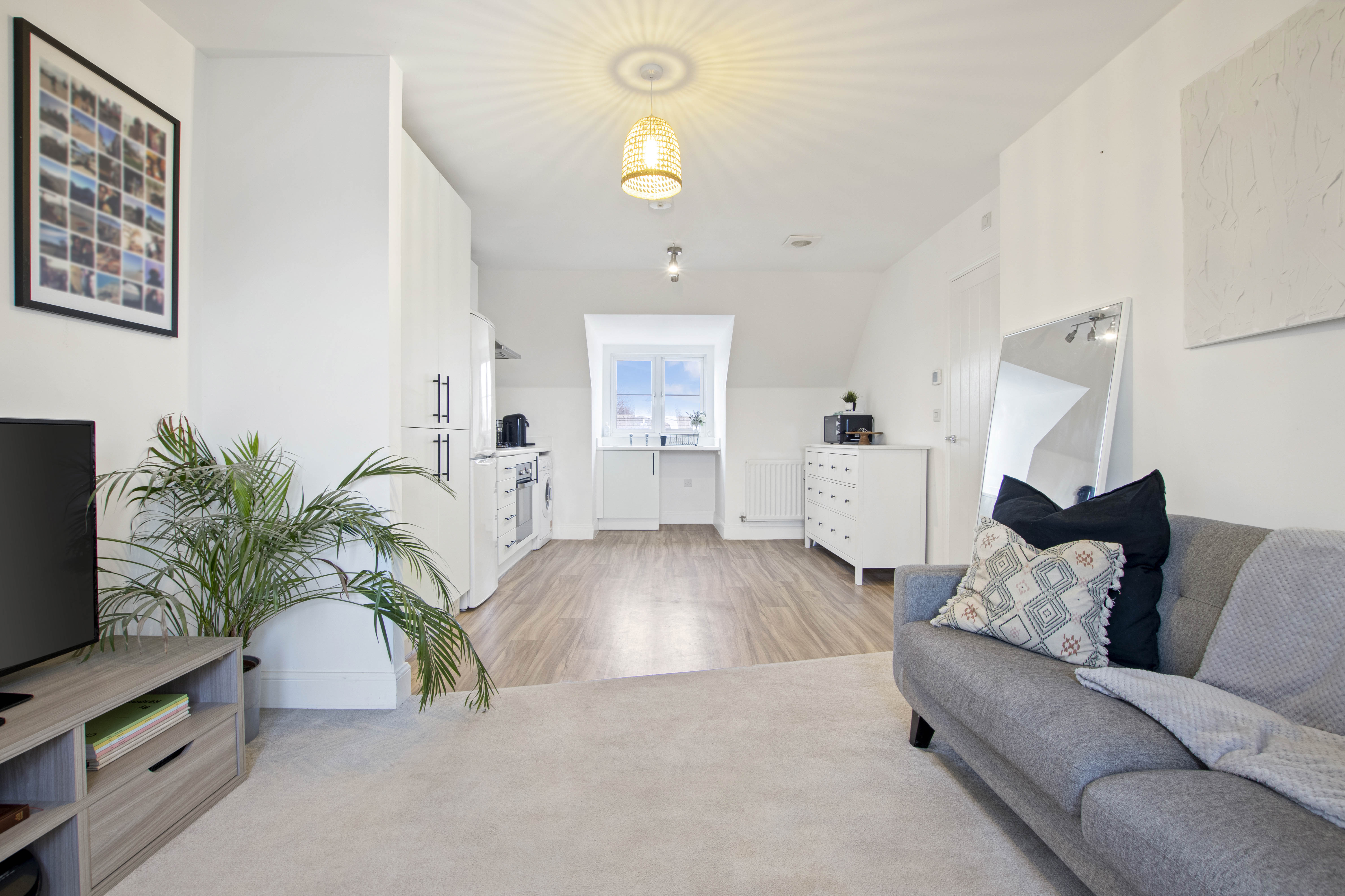 1 bed apartment for sale in Hangar Drive, Tangmere  - Property Image 2