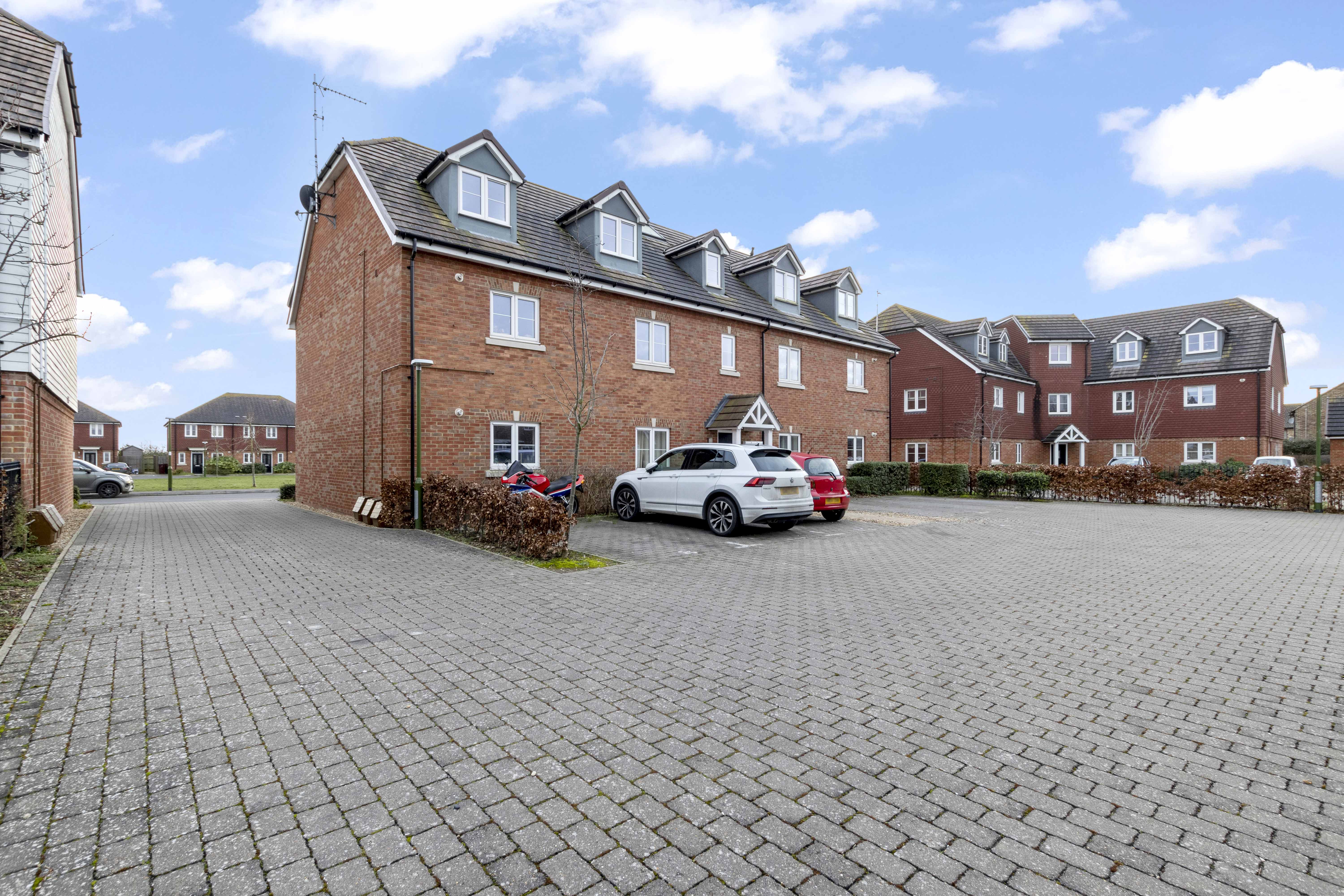 1 bed apartment for sale in Hangar Drive, Tangmere  - Property Image 11