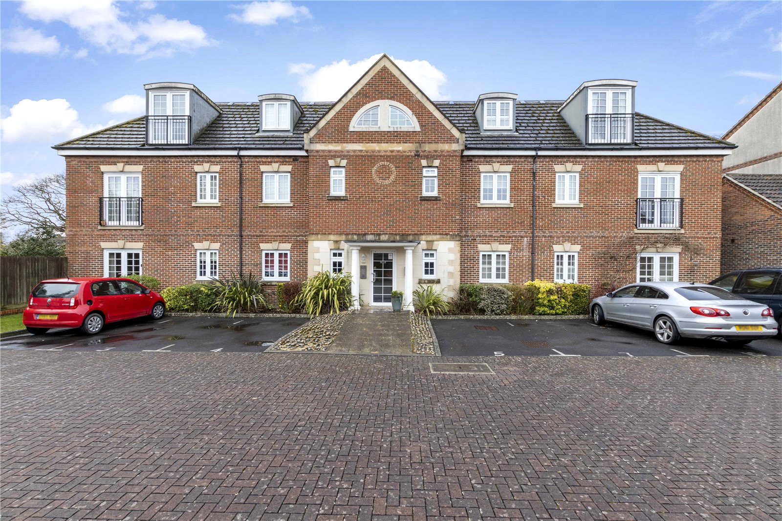 2 bed apartment for sale in Wolfe Close, Chichester  - Property Image 1
