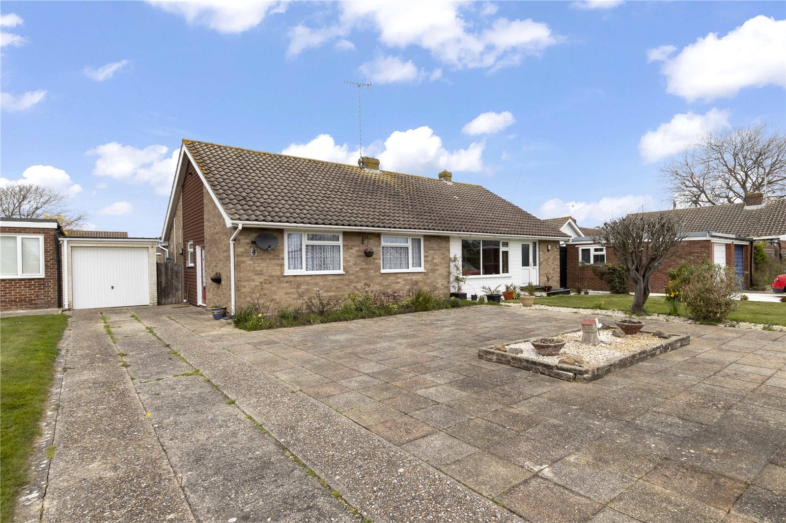 2 bed bungalow for sale in Nuffield Close, Bognor Regis - Property Image 1