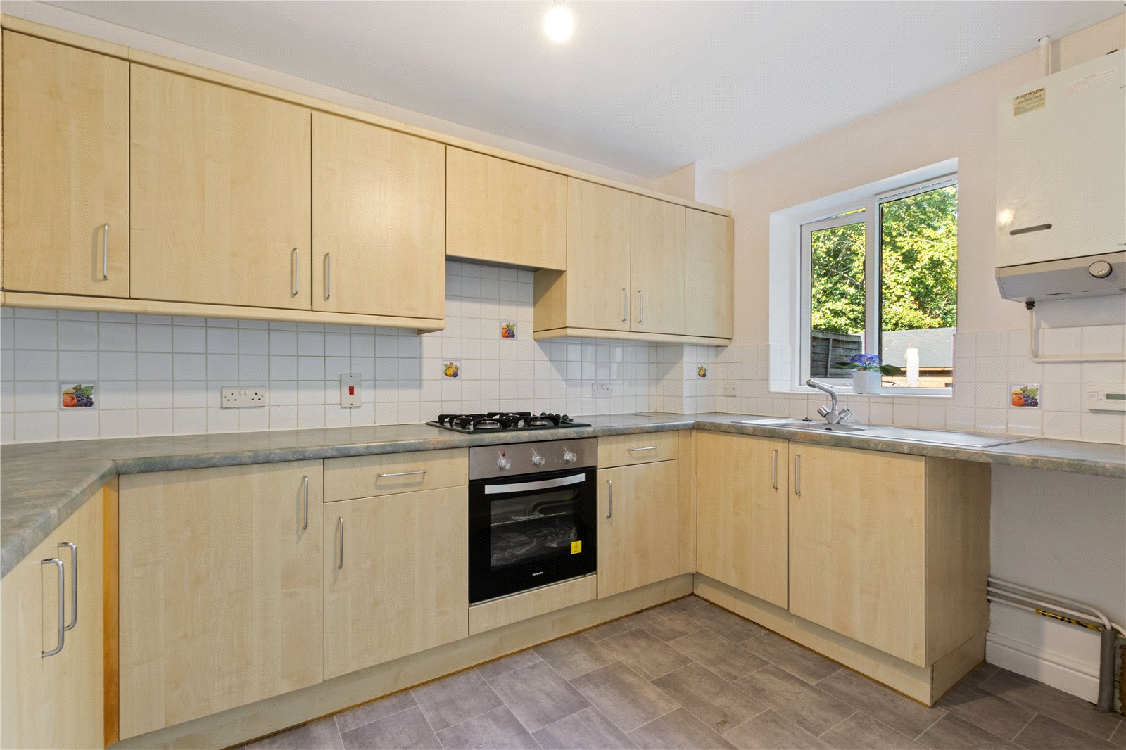3 bed house for sale in Henry Close, Chichester  - Property Image 4