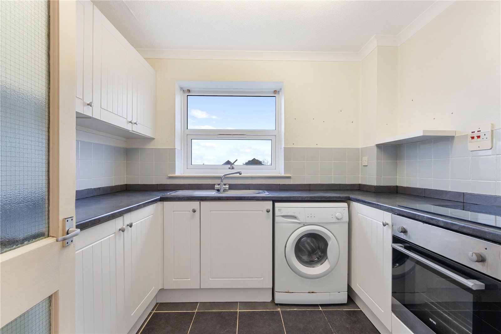2 bed apartment for sale in Charles Avenue, Chichester  - Property Image 3