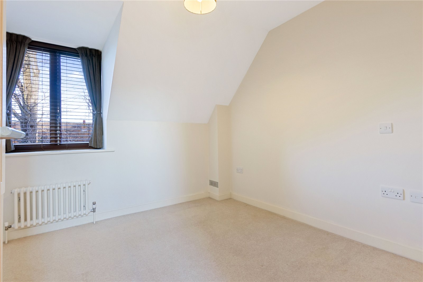 2 bed house for sale in Cutten Way, Chichester  - Property Image 5