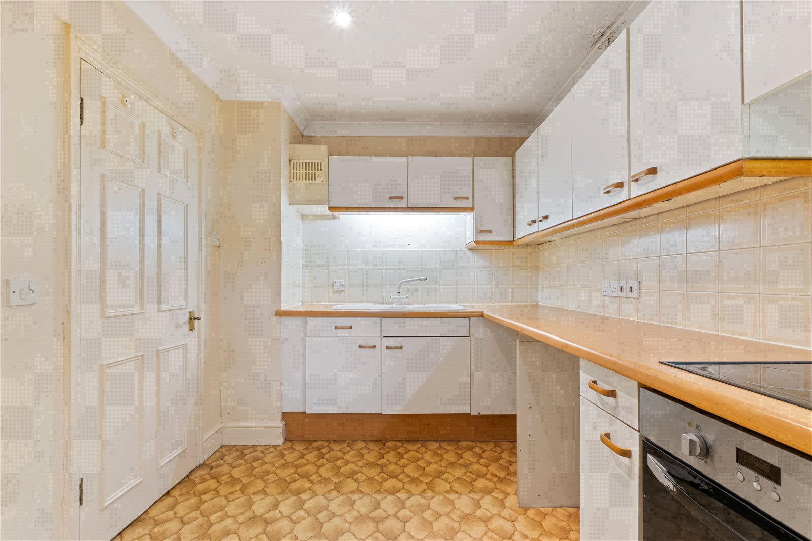 3 bed apartment for sale in Tollhouse Close, Chichester  - Property Image 7