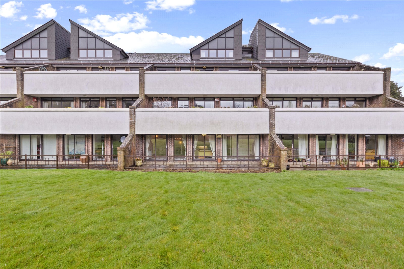 3 bed apartment for sale in Tollhouse Close, Chichester  - Property Image 1