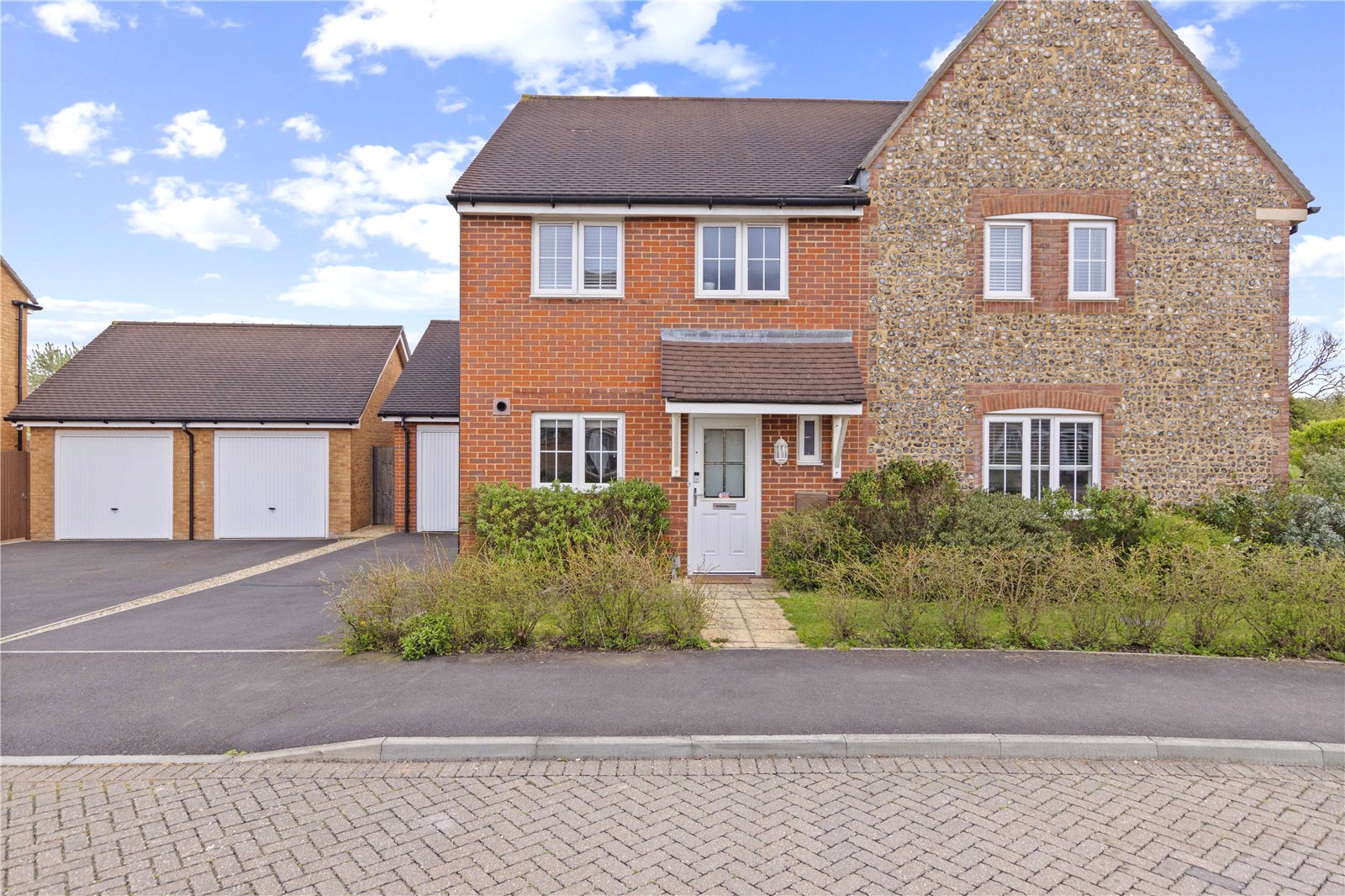 3 bed house for sale in Mill Pond Crescent, Chichester  - Property Image 1