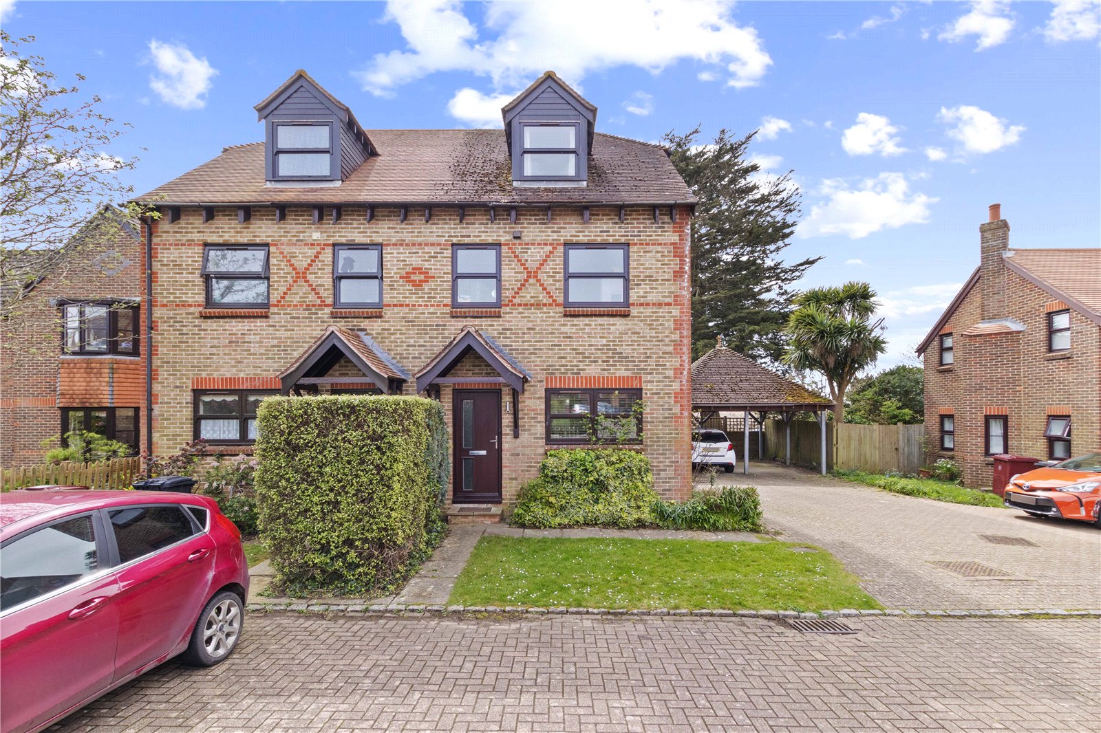 3 bed house for sale in Woodlands Lane, Chichester - Property Image 1