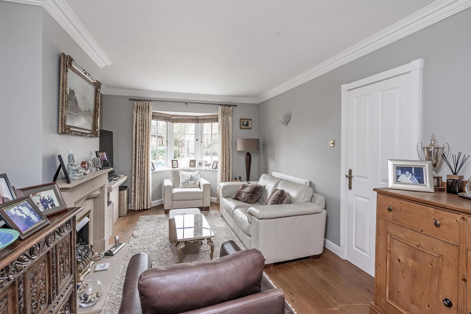 3 bed terraced house for sale in Doctors Close, Solihull  - Property Image 2
