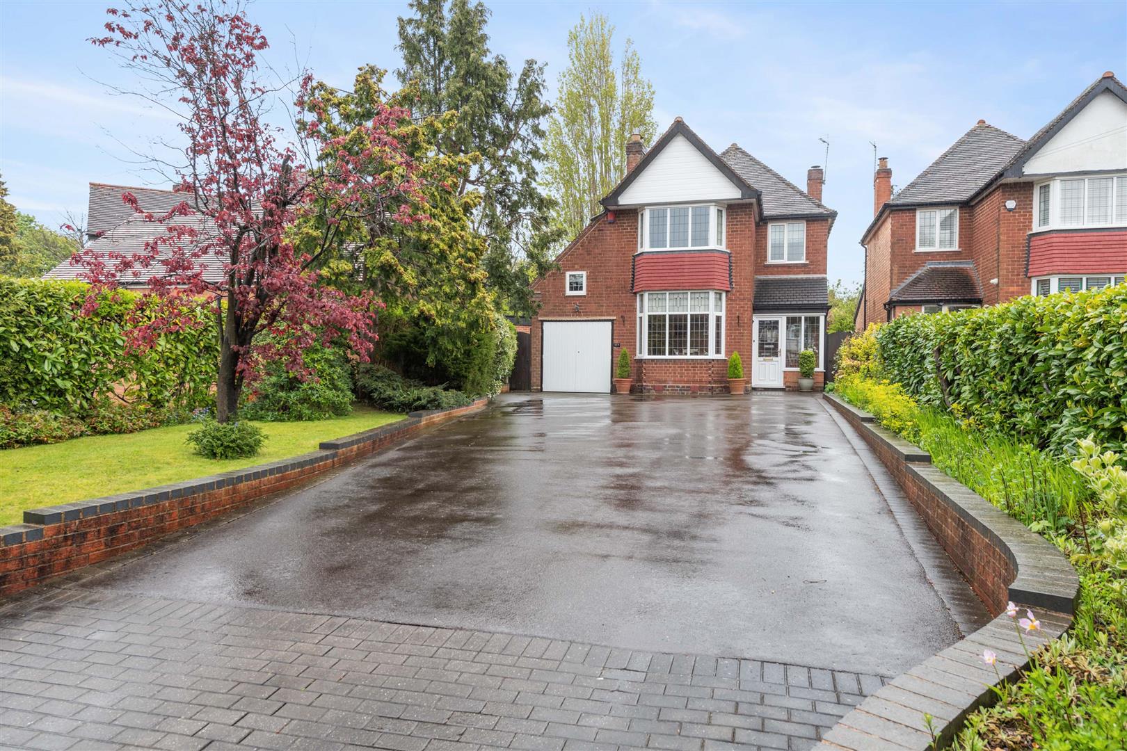 4 bed detached house for sale in Dovehouse Lane, Solihull  - Property Image 1