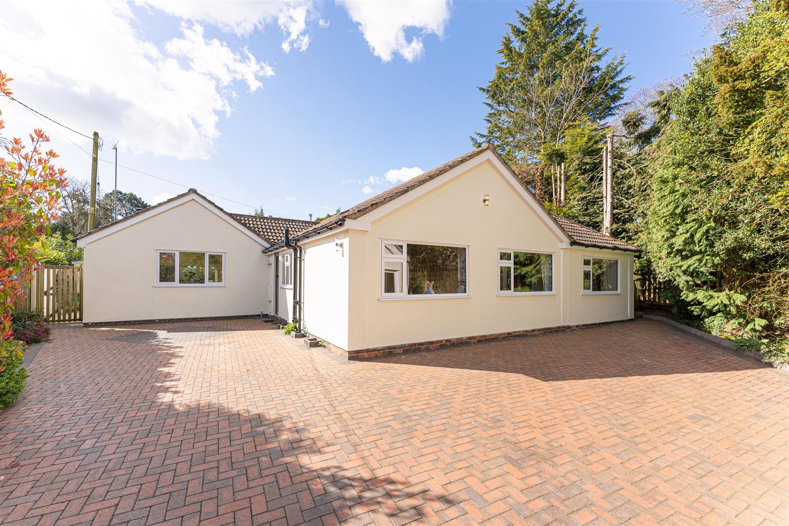 3 bed detached bungalow for sale in Grove Road, Knowle 0