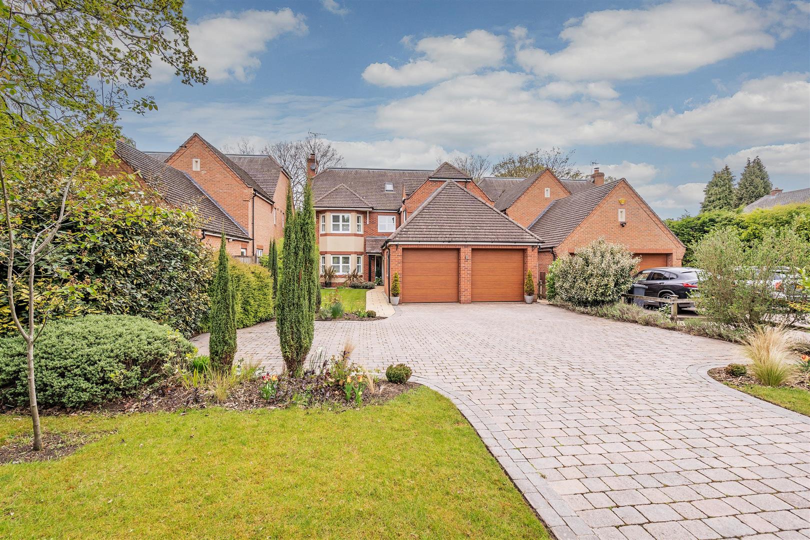 5 bed detached house for sale in St. Bernards Road, Solihull - Property Image 1