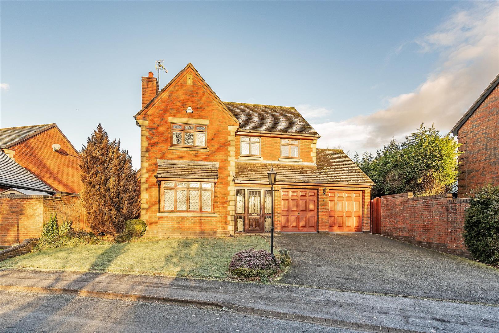 4 bed detached house to rent in Ashborough Drive, Solihull  - Property Image 1