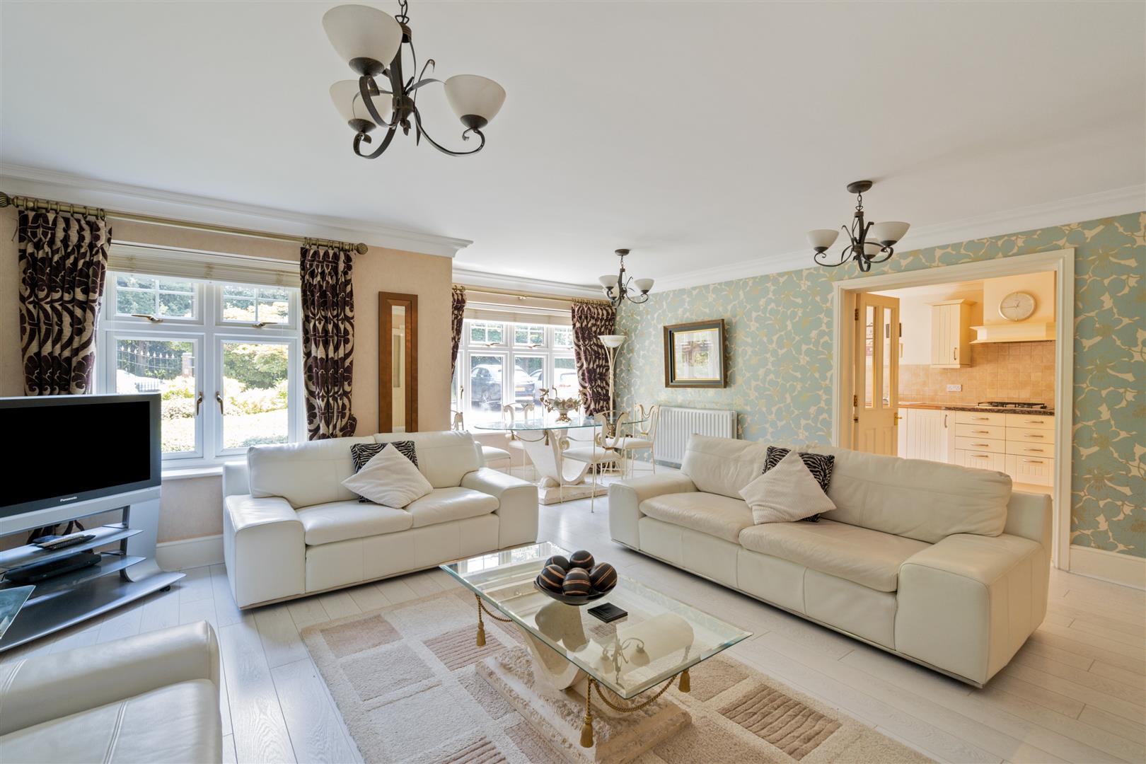2 bed flat for sale in St. Bernards Road, Solihull  - Property Image 2