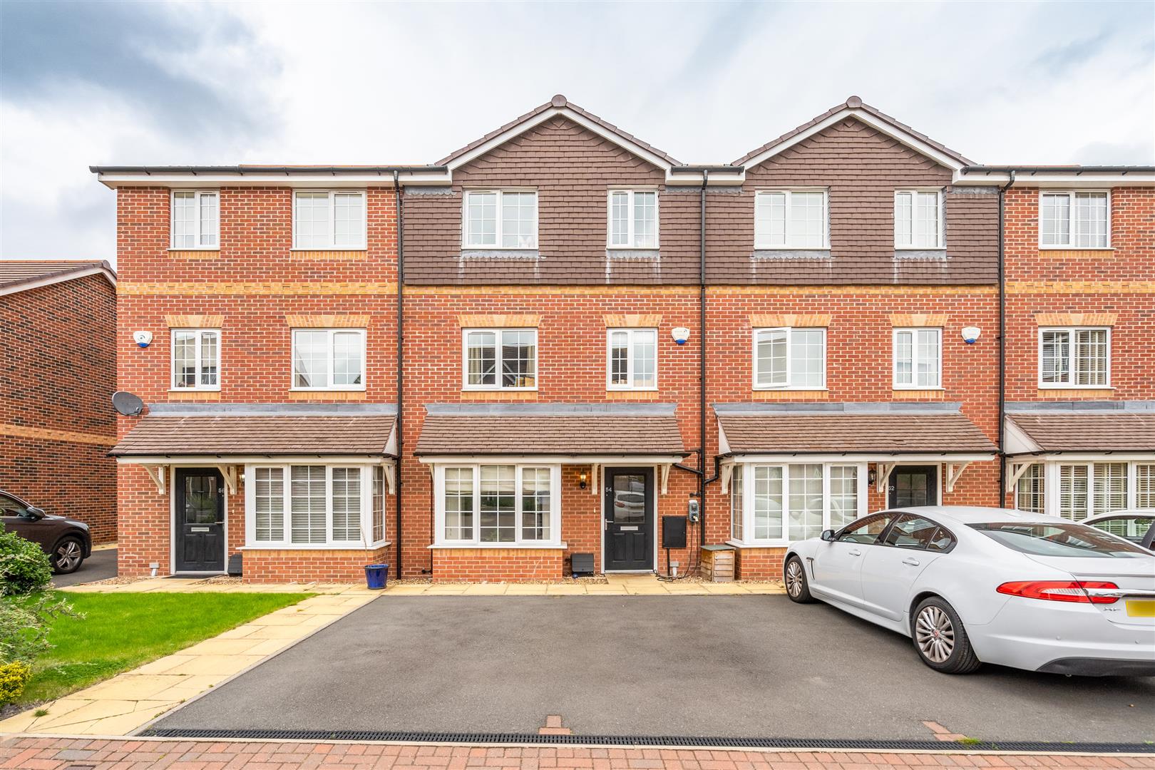 3 bed town house for sale in Barton Drive, Knowle  - Property Image 1