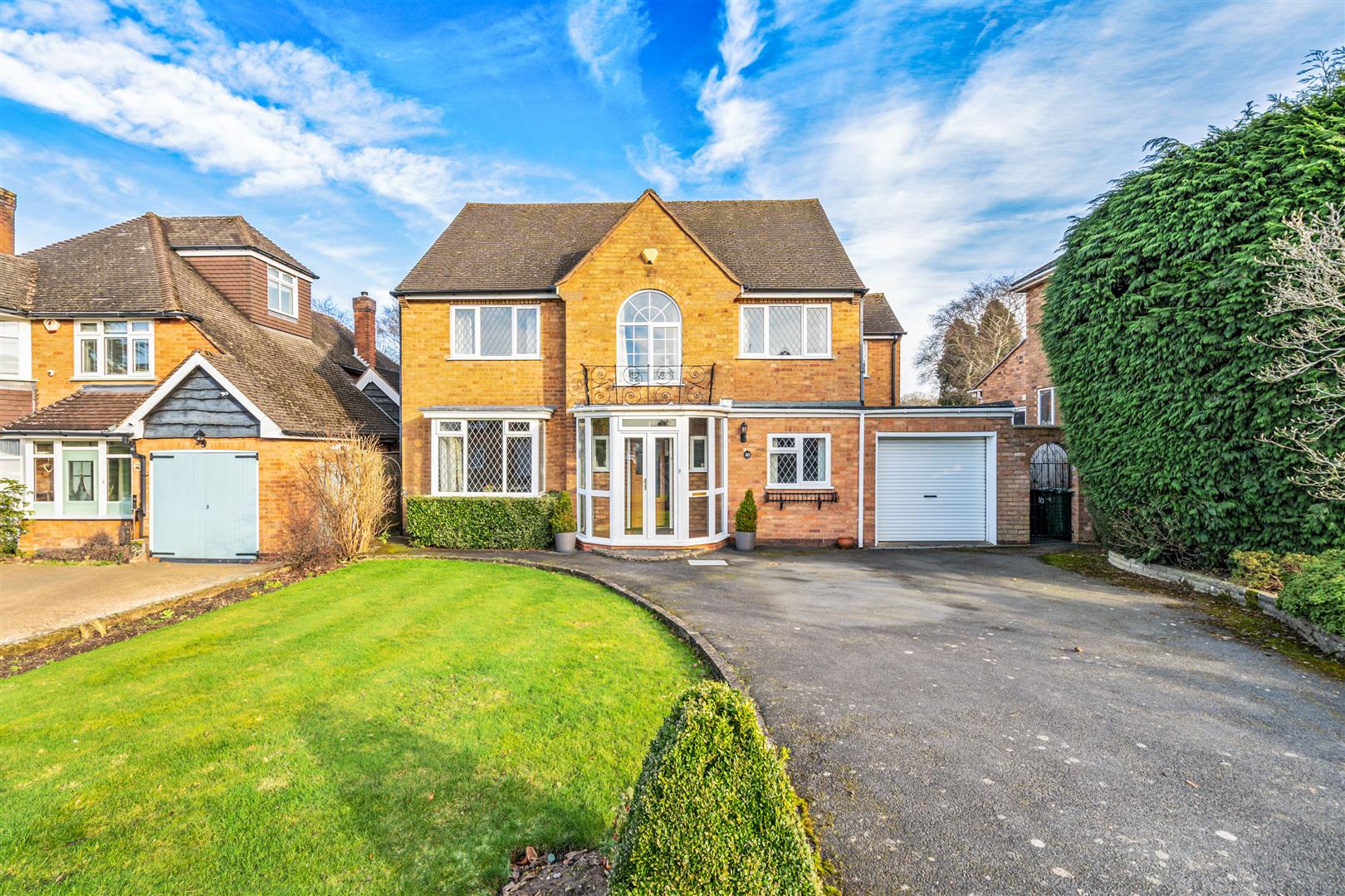 4 bed detached house for sale in Woodlea Drive, Solihull  - Property Image 1