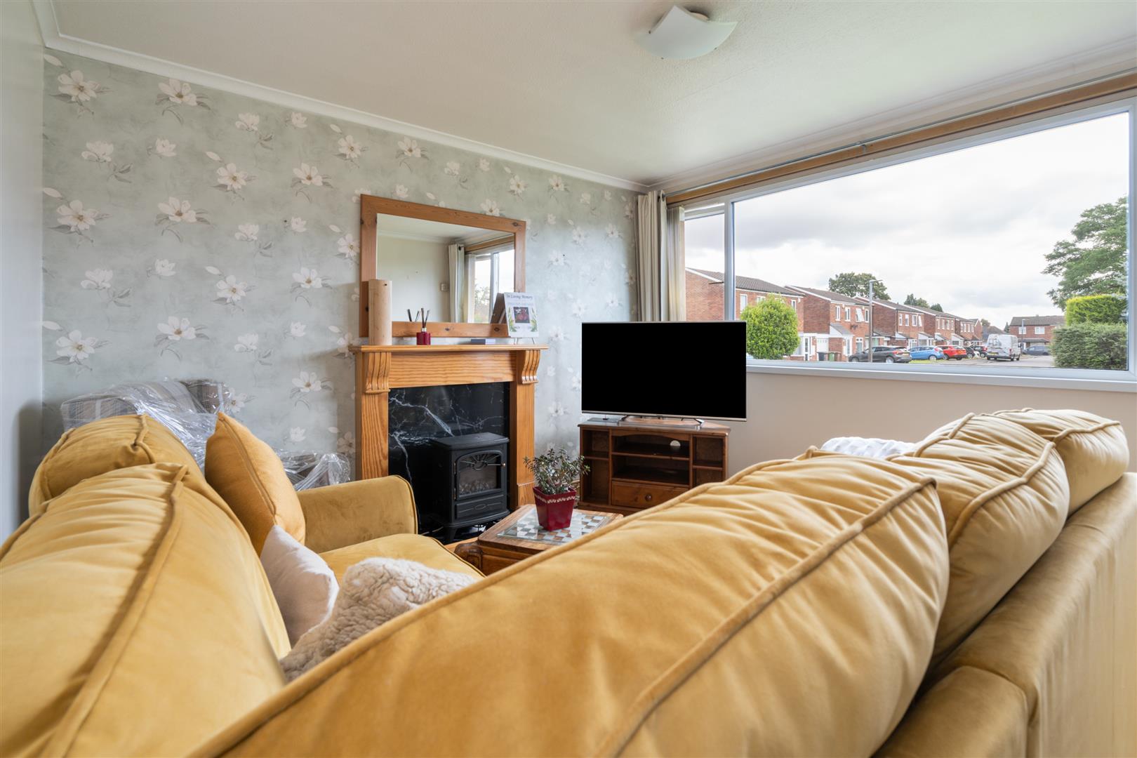 3 bed terraced house for sale in Berwood Grove, Solihull  - Property Image 3