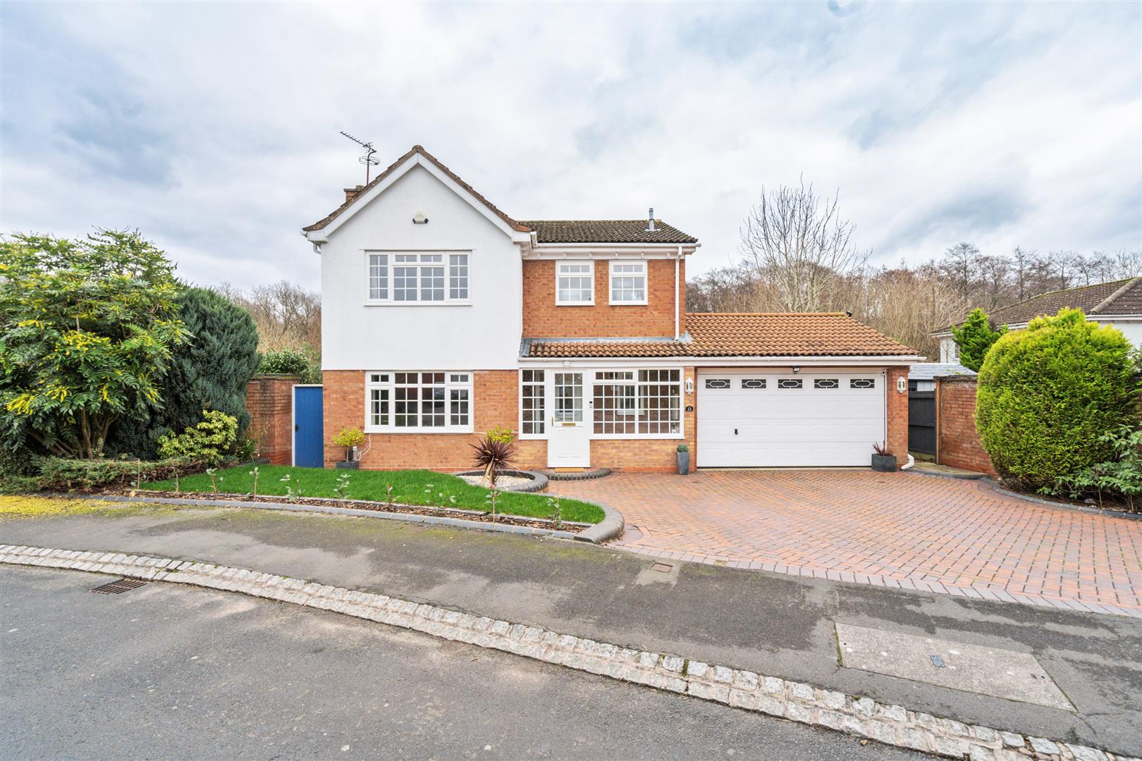 4 bed detached house for sale in Elmdon Coppice, Solihull  - Property Image 1