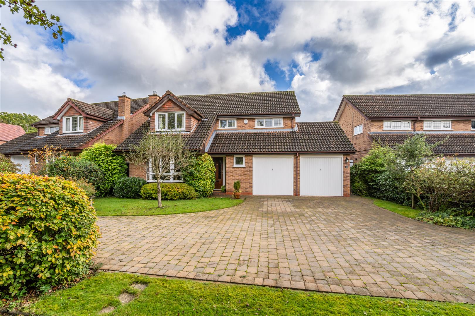 4 bed detached house for sale in Browns Lane, Solihull  - Property Image 1