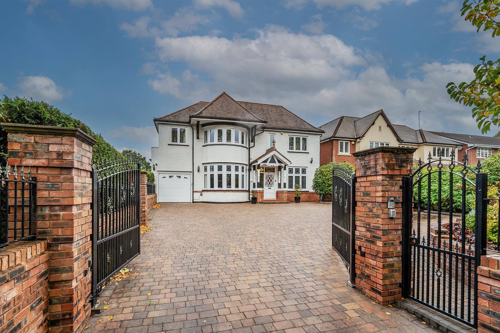 6 bed detached house for sale in Alderbrook Road, Solihull  - Property Image 1