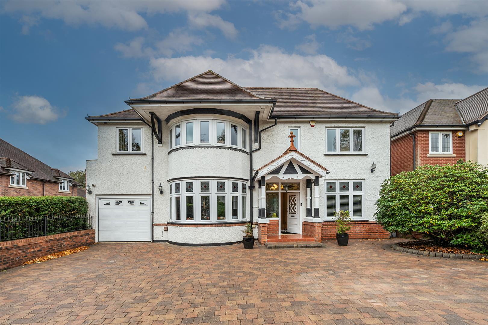 6 bed detached house for sale in Alderbrook Road, Solihull  - Property Image 2