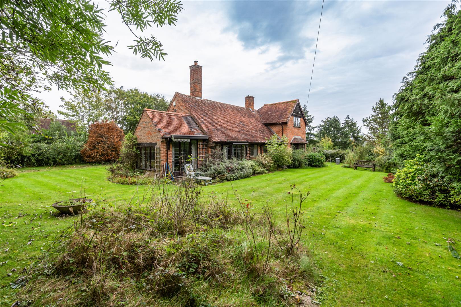 2 bed cottage for sale in Queens Drive, Warwick  - Property Image 1
