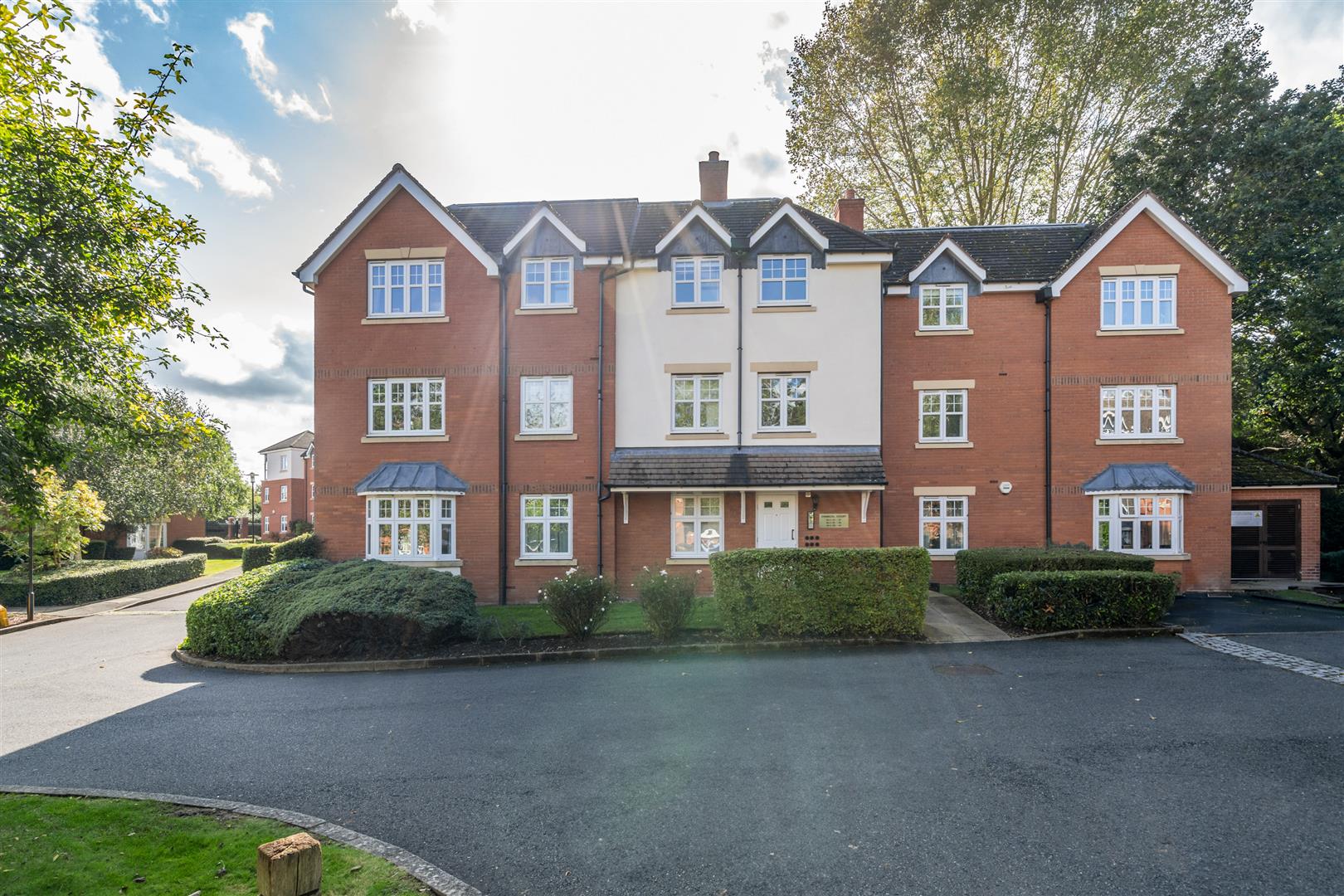 2 bed apartment for sale in Chancel Court, Solihull  - Property Image 1