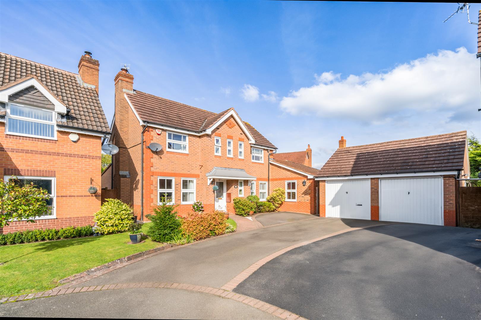 4 bed detached house for sale in Bradmore Close, Solihull  - Property Image 1