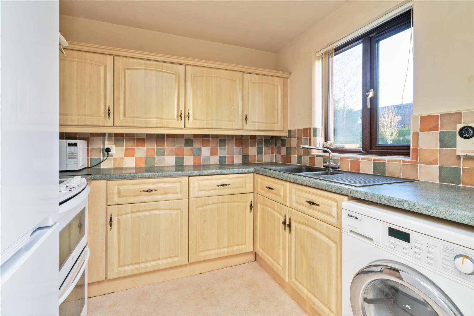 2 bed flat for sale in Kelvedon Grove, Solihull  - Property Image 4