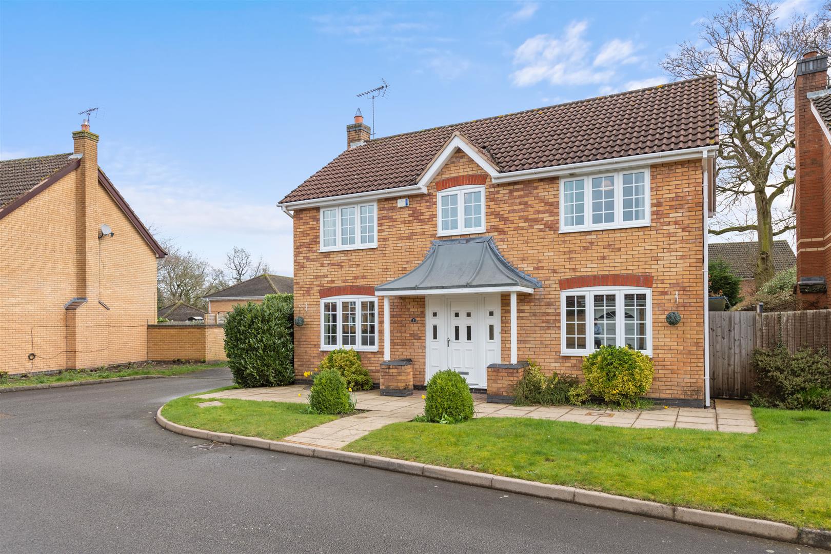 4 bed detached house for sale in Boningale Way, Solihull  - Property Image 1