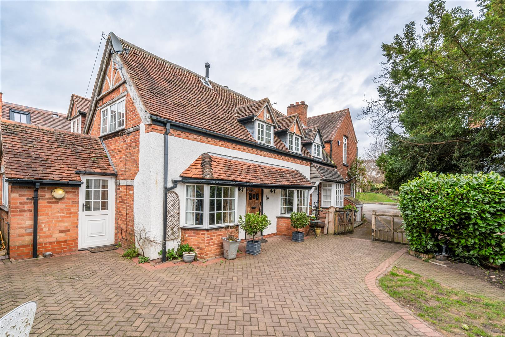 2 bed cottage for sale in The Green, Solihull  - Property Image 9