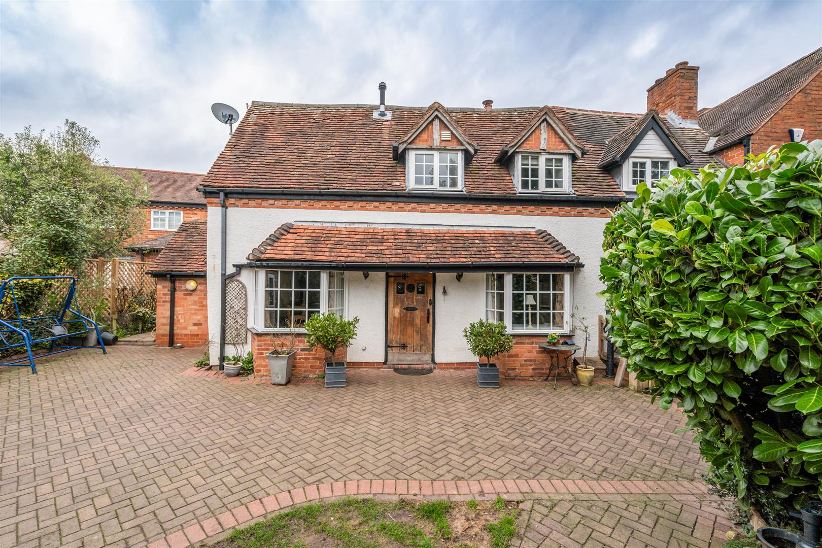 2 bed cottage for sale in The Green, Solihull  - Property Image 1