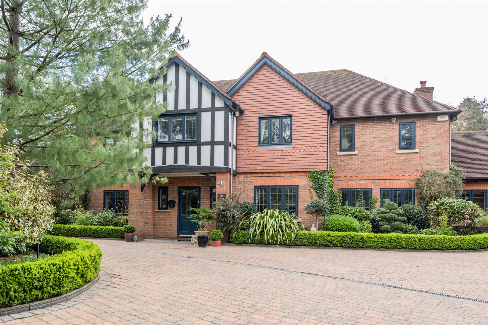 5 bed detached house for sale in Alderbrook Road, Solihull  - Property Image 3