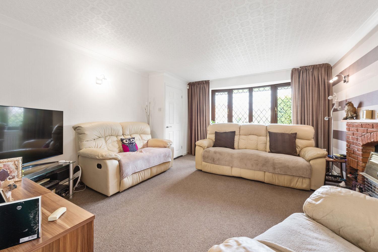 3 bed detached house for sale in Pensham Croft, Solihull  - Property Image 3