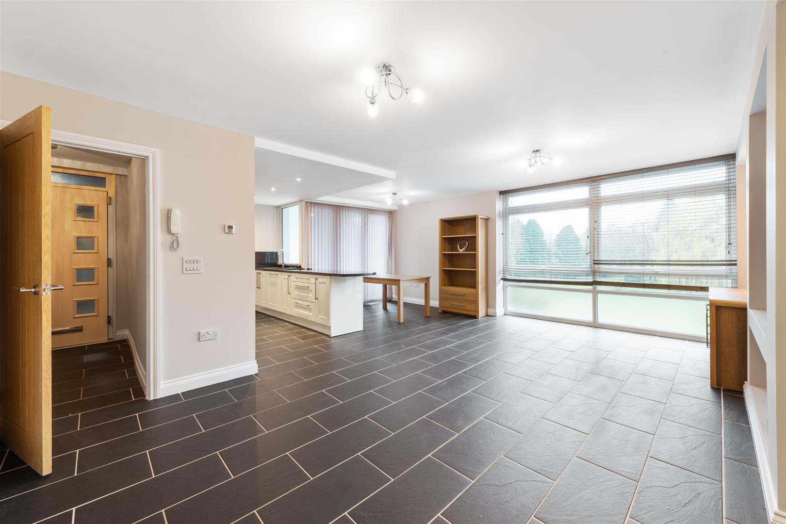 2 bed apartment for sale in Chelmscote Road, Solihull  - Property Image 3