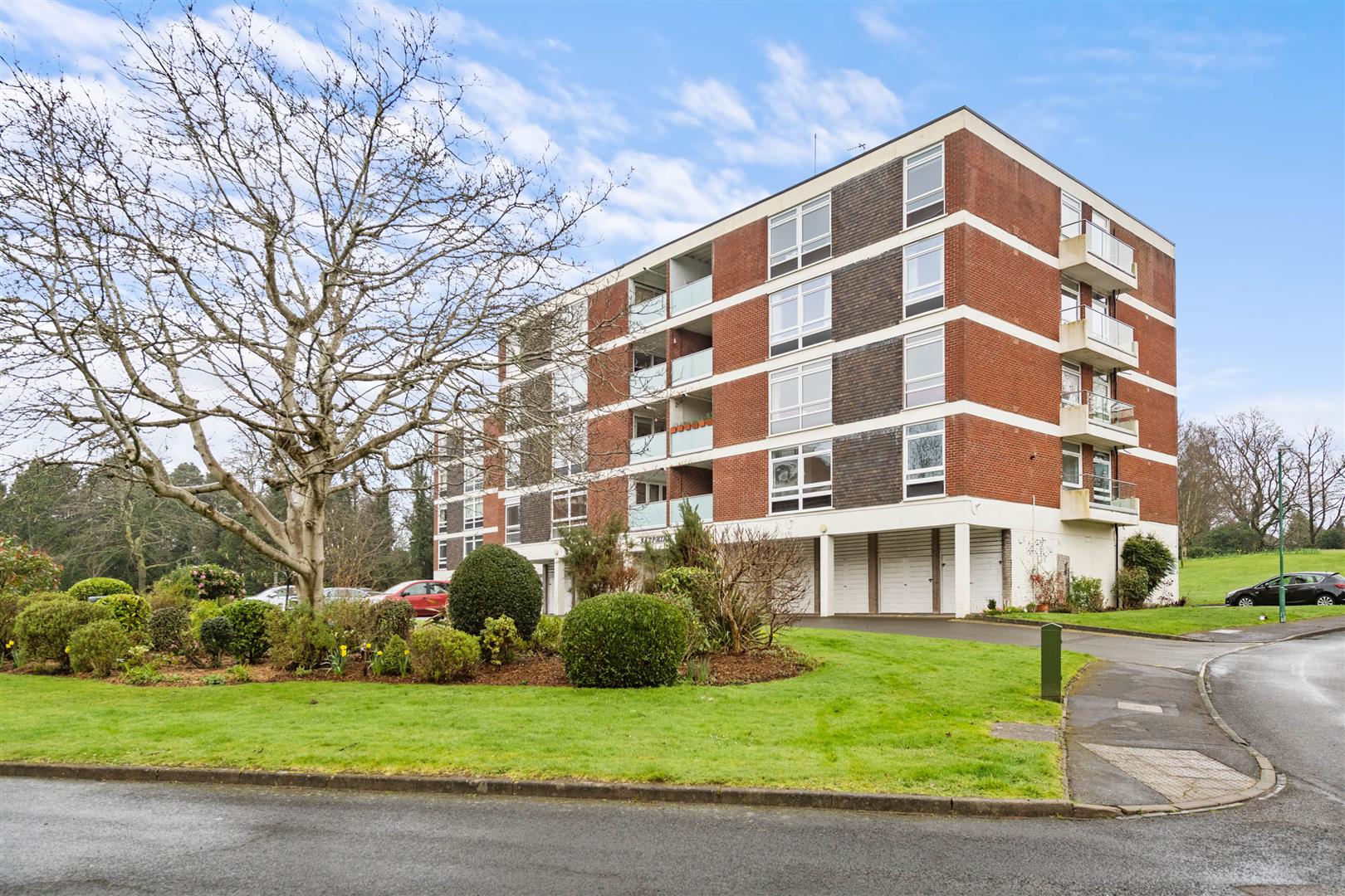 2 bed apartment for sale in Chelmscote Road, Solihull  - Property Image 1