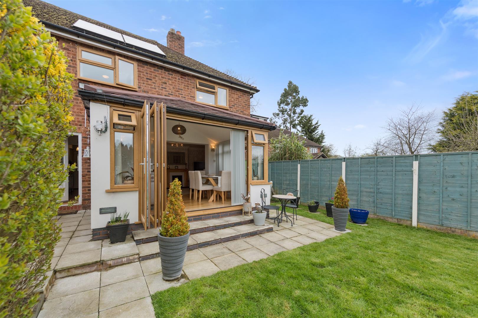3 bed end of terrace house for sale in Oak Lane, Solihull  - Property Image 2