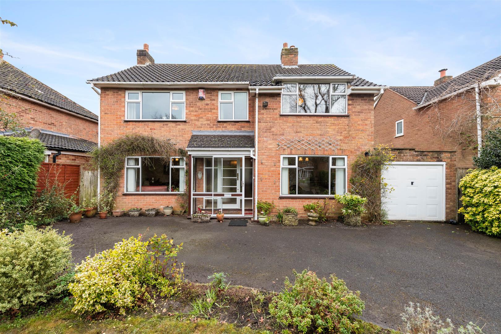 4 bed detached house for sale in Broad Lane, Solihull  - Property Image 1