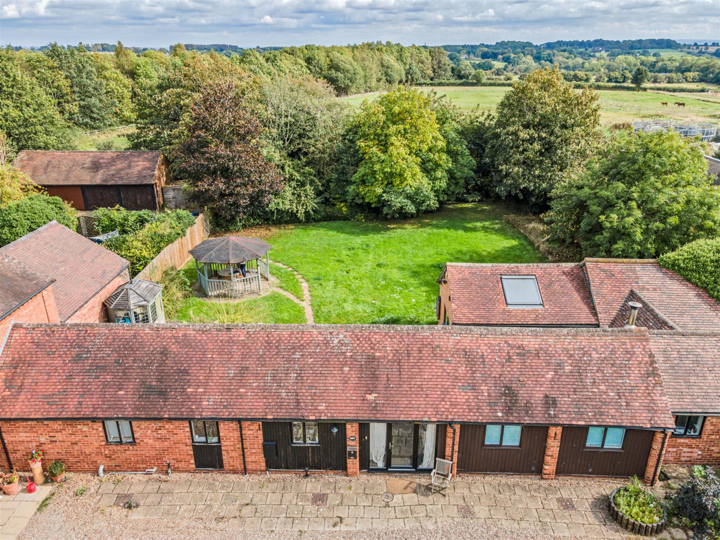 3 bed barn conversion for sale in Great Pinley Barns, Claverdon  - Property Image 2