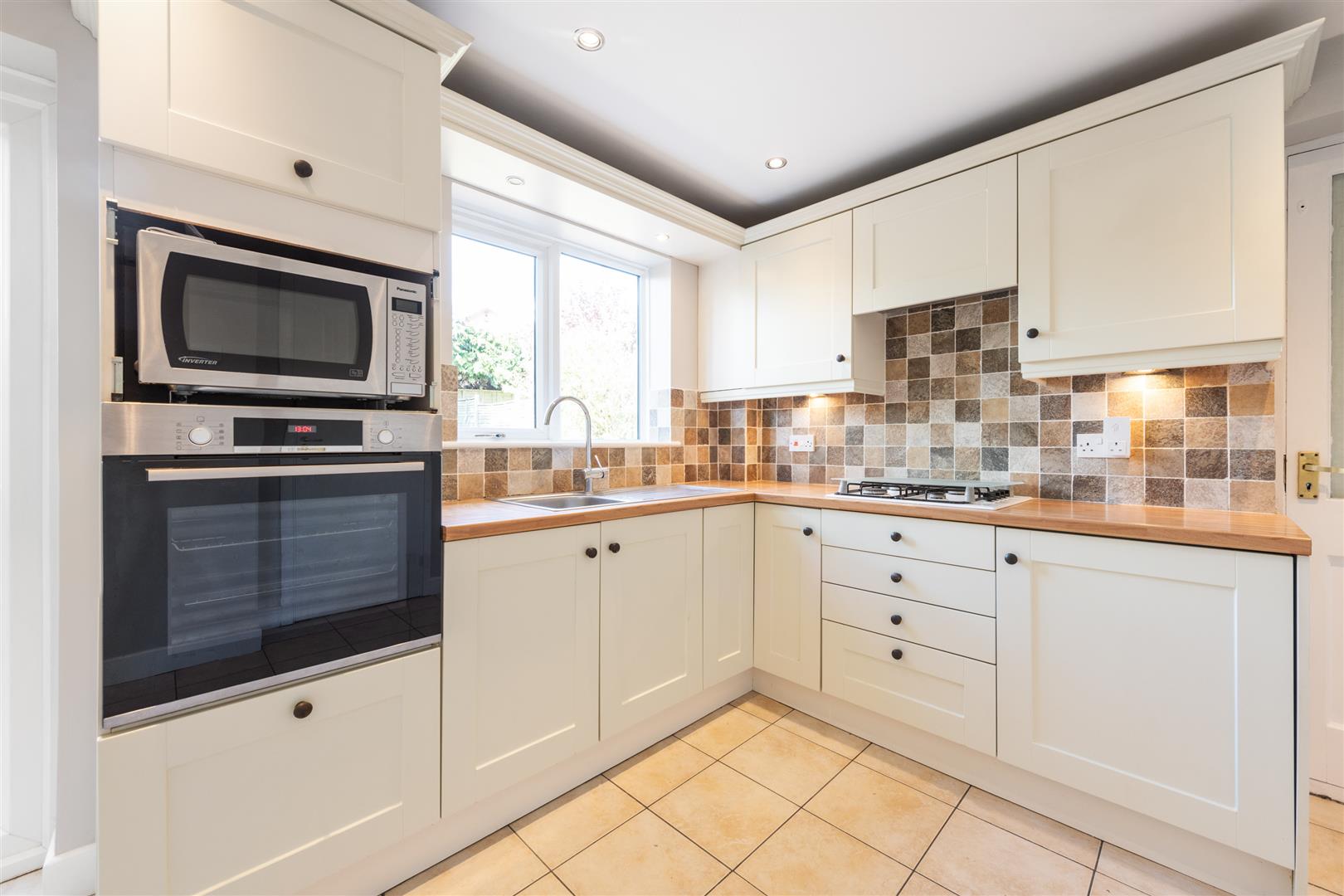2 bed semi-detached house to rent in Kinsham Drive, Solihull  - Property Image 4