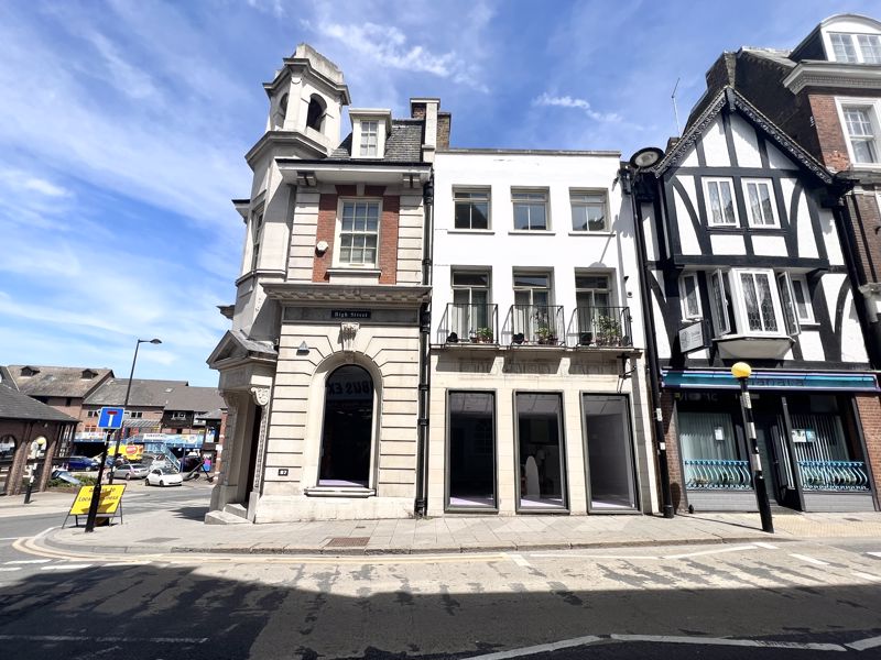 Available Now - A Fantastic 1 bedroom conversion apartment located in a prestigious building in Chatham High Street.<br/><br/>Second floor flat with open plan living room, fitted kitchen with electric cooker and washer/dryer, double bedroom, bathroom with white suite and shower over bath.<br/><br/>GCH & secondary/double glazing. Storage for bikes and a bin store. Neutral colours throughout. In excellent condition.<br/><br/>Easy walking distance of Chatham and Rochester mainline railway stations. Entry phone system.<br/><br/>Council Tax Band A<br/><br/>EPC Rating C<br/><br/>