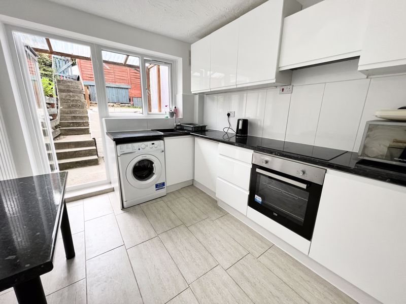 2 bed flat to rent in Roseholme, Maidstone 0